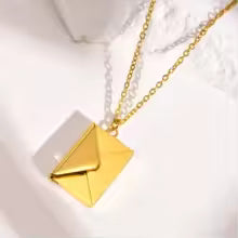 Collier médaillon enveloppe personnalisé